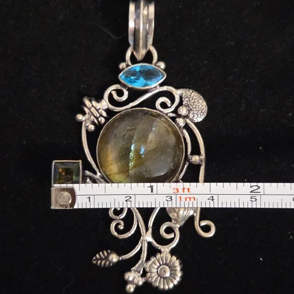 Elegant Silver Pendant with Blue and Green Accents - Picture 6 of 8
